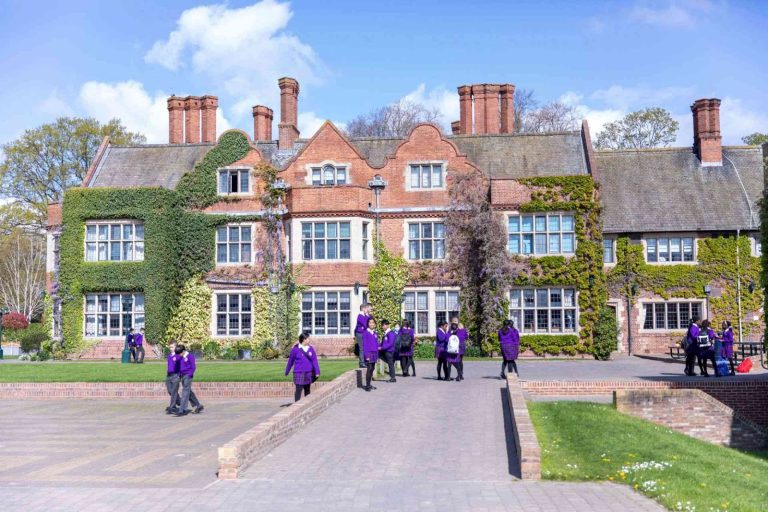 Best Boarding Schools in New Castle UK