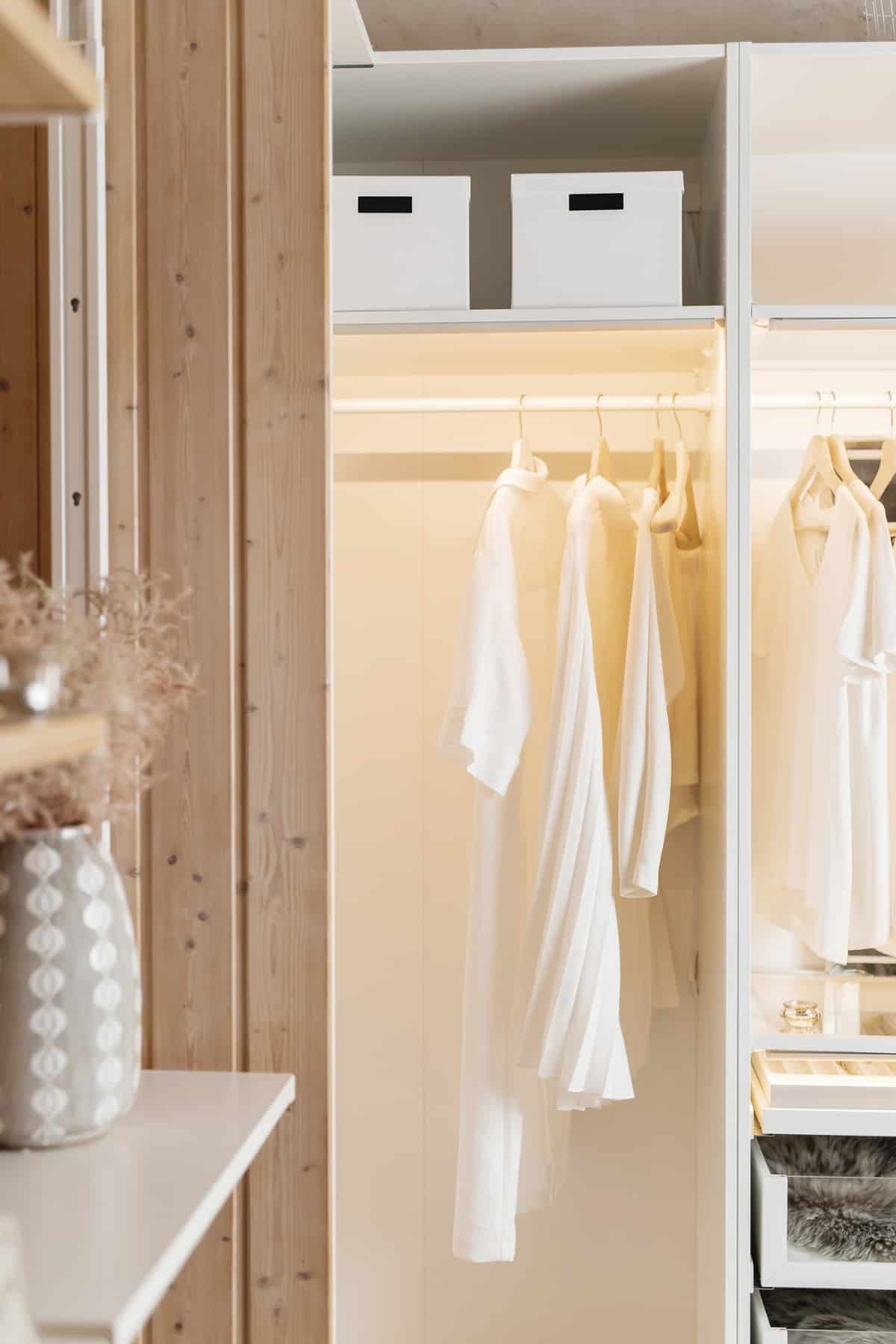 Minimal Wardrobe Ideas for Simplified Daily Fashion